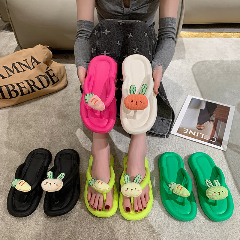 Internet celebrity stepping on feeling clip-toe flip-flops women's summer wear new flat and cute cartoon French going out sandals